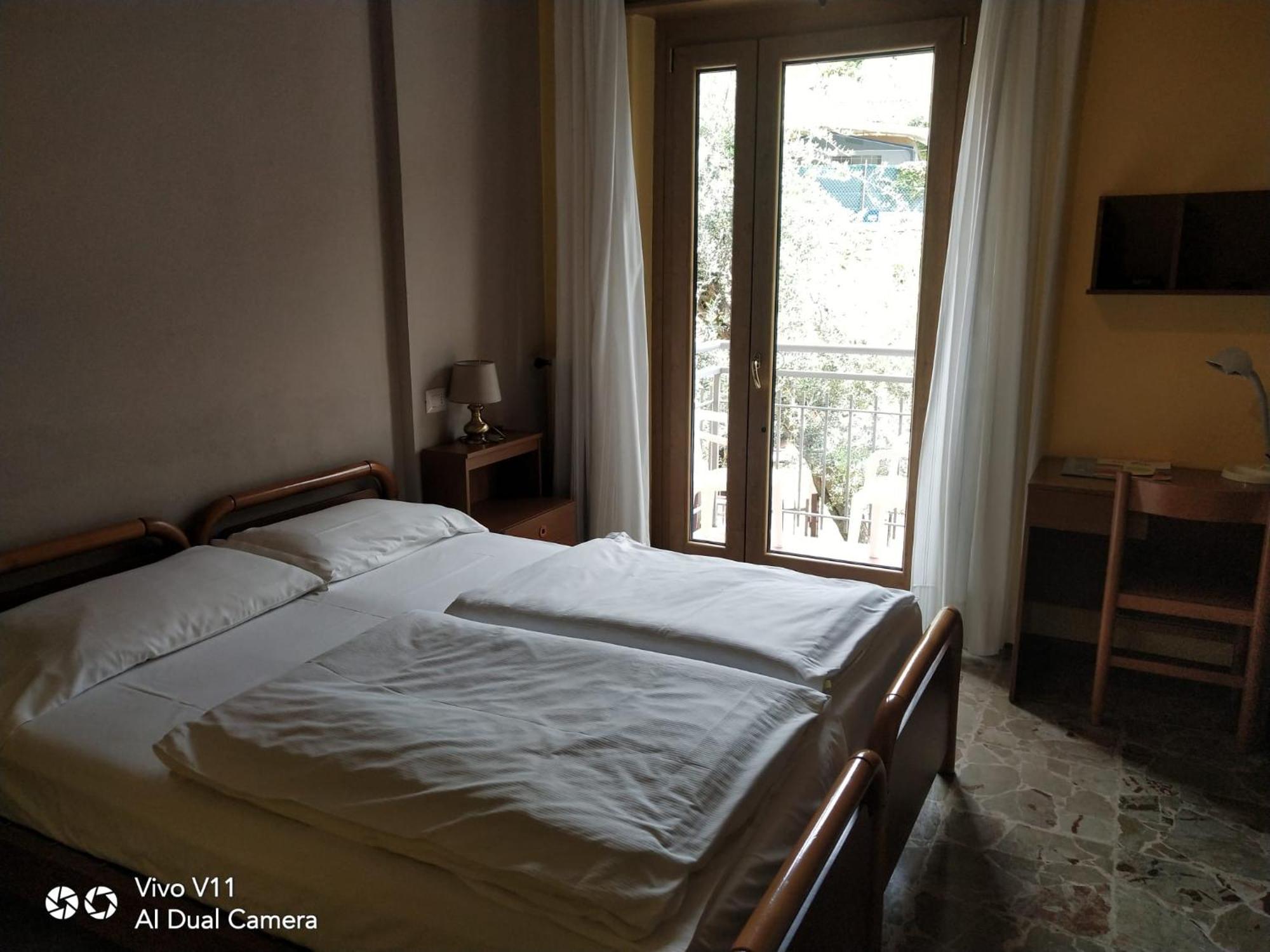 Hotel Garden Торри-дель-Бенако Экстерьер фото